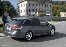 TOYOTA AVENSIS WOON od roku 2009