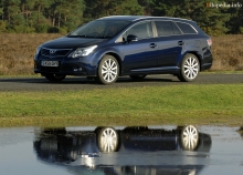 TOYOTA AVENSIS WOON od roku 2009