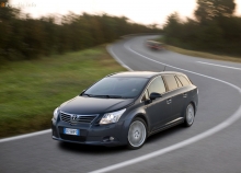 TOYOTA AVENSIS WOON od roku 2009