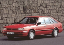 Nissan Bluebird Хетчбек
