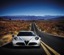 Alfa Romeo 4C-ni ishga tushirish