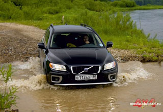 Volvo XC70.