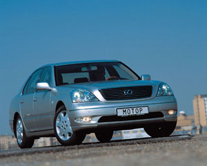 Lexus GS.