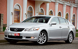 Lexus GS.