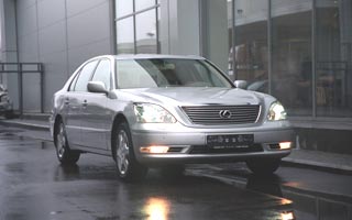 Lexus ls.