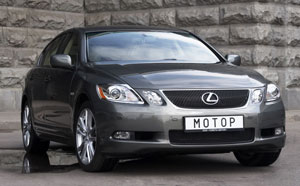 Lexus GS.