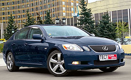 Lexus GS.