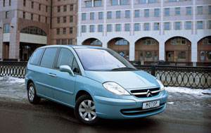 Citroen C8.