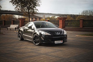 Peugeot RCZ.