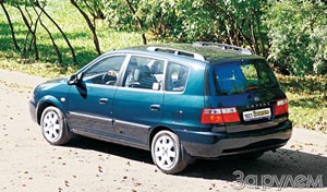 Kia carens.