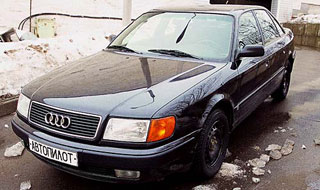 Audi 100.