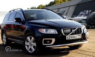 Volvo XC70.