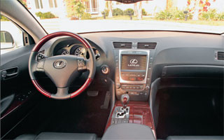 Lexus GS.