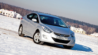 Hyundai Elantra სედანი.