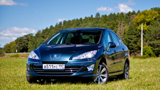 PEUGEOT 408.