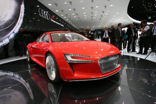 Audi R8 e-tron_вид спереди
